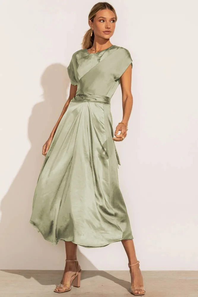 Evangeline - Elégante robe de fête en soie satinée
