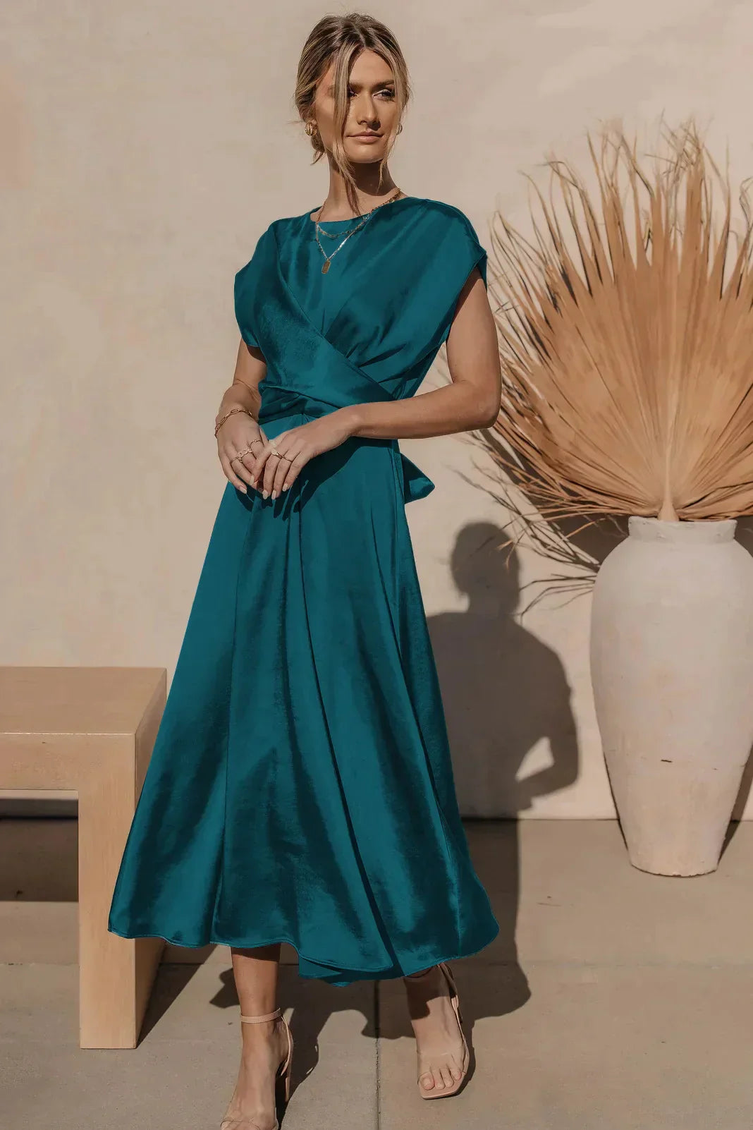 Evangeline - Elégante robe de fête en soie satinée